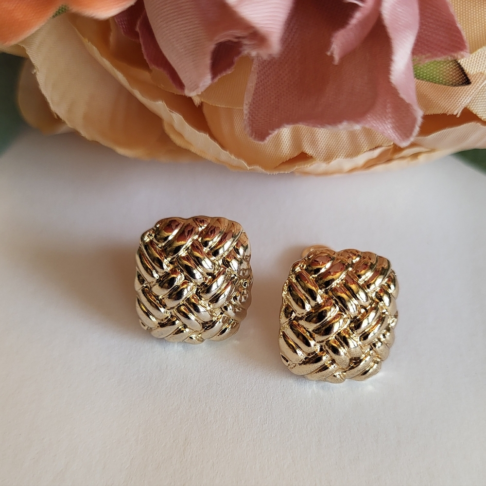 Monet Earrings Sign Basket Weave Square Casual Chunky Goldtone Clipon Jewelry 1"